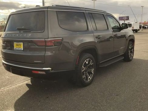 Used 2023 Jeep Wagoneer Series III w/ Preferred Equipment Group image 8