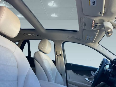 Used 2019 Mercedes-Benz GLC 300 4MATIC image 30
