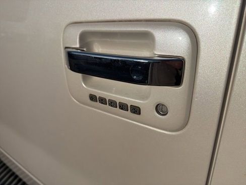 Used 2014 Ford F150 Lariat w/ Lariat Chrome Package image 17