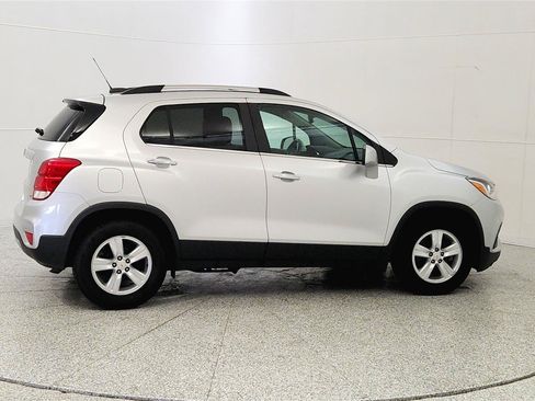 Used 2019 Chevrolet Trax LT w/ LT Convenience Package FWD image 8