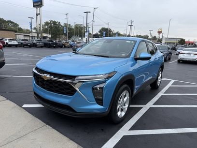 Used 2025 Chevrolet Trax LS w/ LS Convenience Package