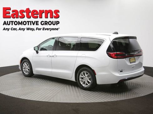 Used 2024 Chrysler Pacifica Touring-L image 62