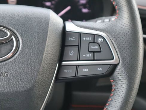 Used 2022 Toyota Sienna XSE image 12