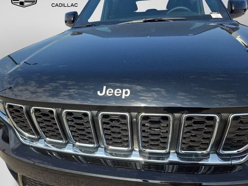 Used 2025 Jeep Grand Cherokee Laredo w/ Luxury Tech Group I AWD/4WD image 38
