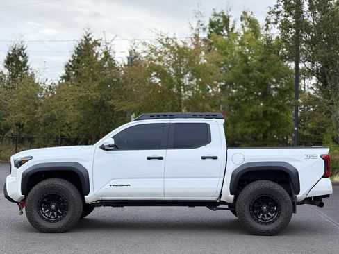 Used 2024 Toyota Tacoma TRD Off-Road w/ TRD Off Road Upgrade Package AWD/4WD image 2