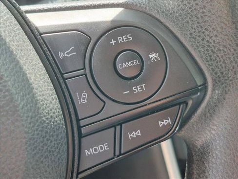 Used 2022 Toyota RAV4 XLE w/ Convenience Package FWD image 15