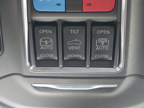 Used 2023 Jeep Grand Cherokee Limited image 30