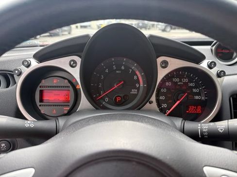 Used 2016 Nissan 370Z Coupe RWD image 13