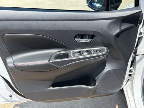 Used 2025 Nissan Versa SR FWD image 13
