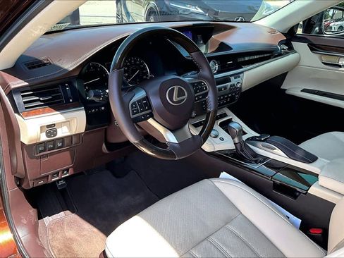 Used 2017 Lexus ES 350 w/ Luxury Package FWD image 18