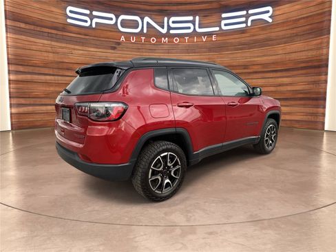 Used 2025 Jeep Compass Trailhawk image 7