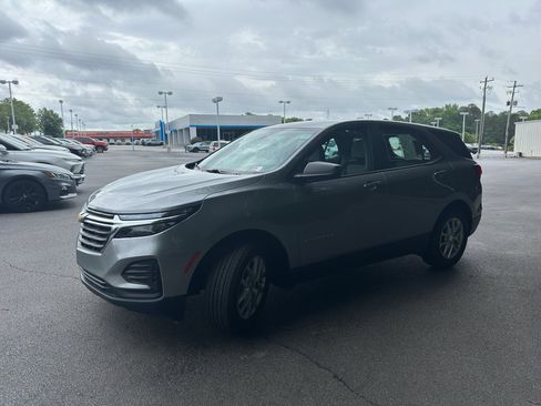 Used 2024 Chevrolet Equinox LS w/ Driver Confidence II Package FWD image 2