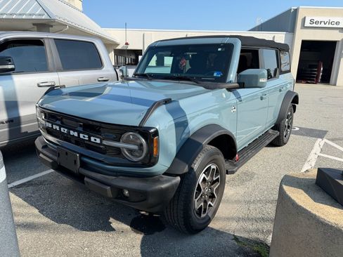 Used 2022 Ford Bronco Outer Banks AWD/4WD image 2