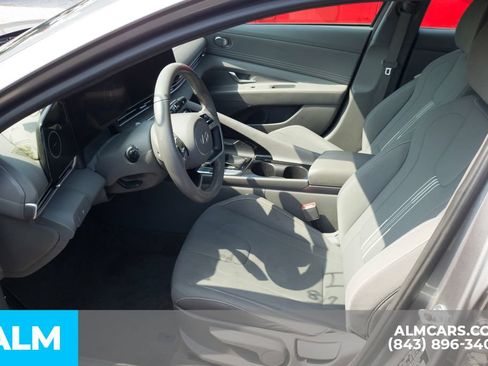 Used 2025 Hyundai Elantra SEL FWD image 6