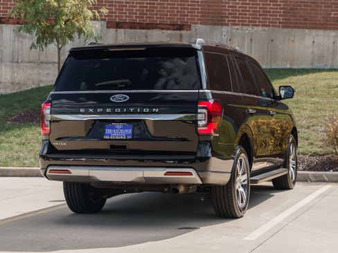 Used 2024 Ford Expedition Limited image 4