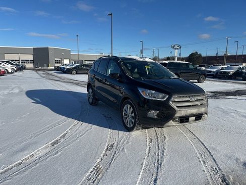Used 2019 Ford Escape SEL image 3