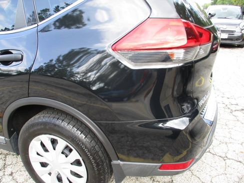 Used 2018 Nissan Rogue S AWD/4WD image 18
