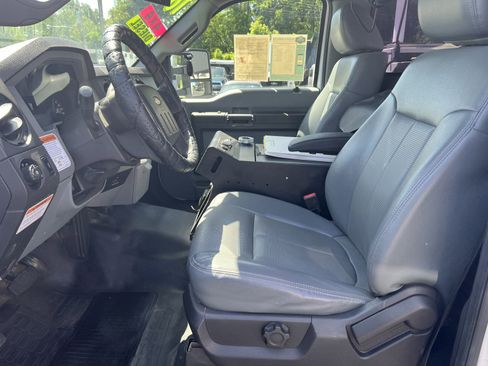 Used 2016 Ford F550 4x4 Regular Cab Super Duty image 17
