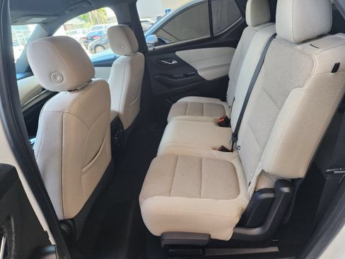 Used 2022 Chevrolet Traverse LS FWD image 10