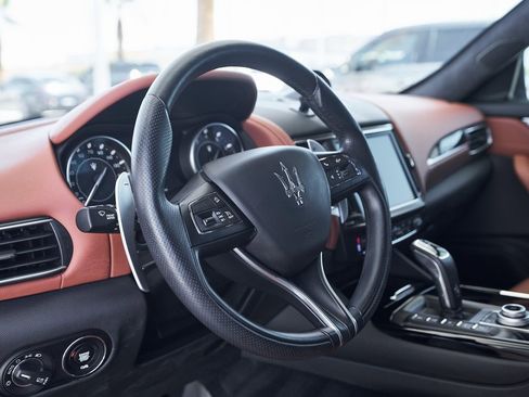 Used 2022 Maserati Levante Modena image 21