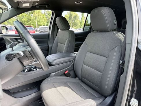 Used 2025 Chevrolet Traverse LT FWD image 14