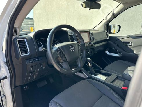 Used 2024 Nissan Frontier SV w/ Hardbody Edition image 13