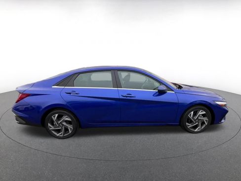 Used 2025 Hyundai Elantra SEL image 16