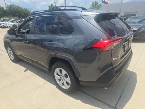 Used 2019 Toyota RAV4 LE FWD image 4