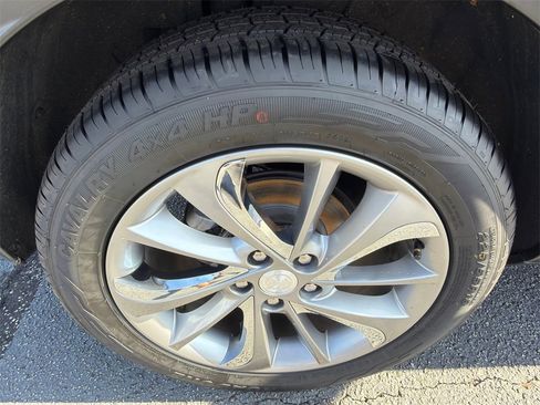 Used 2023 Buick Encore GX Essence w/ Experience Buick Package image 17