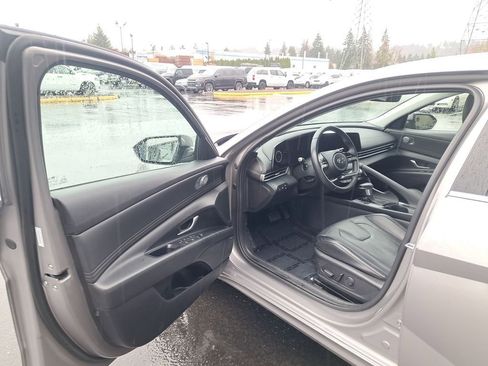 Used 2023 Hyundai Elantra Limited image 10