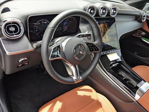 Certified 2025 Mercedes-Benz GLC 300 image 3