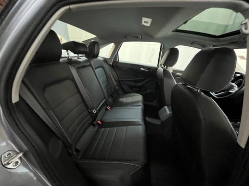 Used 2024 Volkswagen Jetta SE w/ Panoramic Sunroof Package image 27