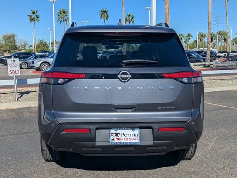 Used 2024 Nissan Pathfinder SV image 5