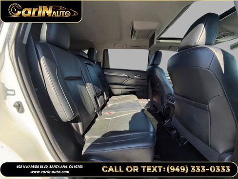 Used 2017 Toyota Highlander Limited Platinum FWD image 18