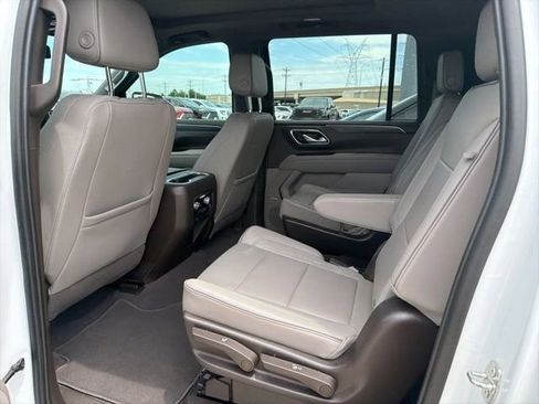 Used 2023 GMC Yukon XL SLT RWD image 7