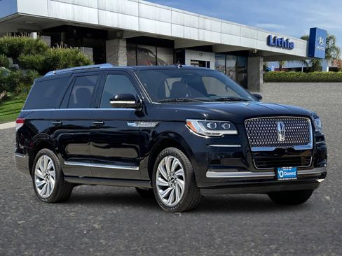 Used 2023 Lincoln Navigator Reserve image 10