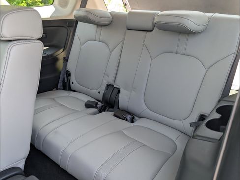 Certified 2025 Honda Pilot Touring image 14