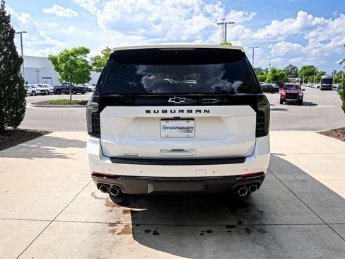 Used 2026 Chevrolet Suburban Z71 w/ Comfort Package image 9