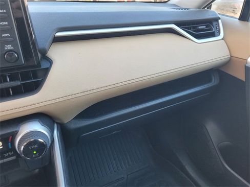 Used 2022 Toyota RAV4 LE image 27