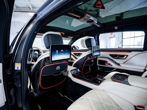 Used 2023 Mercedes-Benz Maybach S 680 4MATIC w/ Manufaktur Leather Package image 47