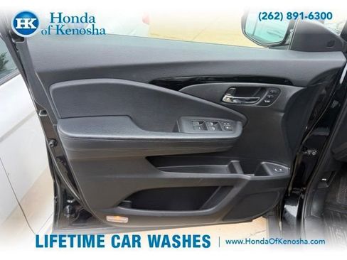 Used 2017 Honda Pilot Elite image 12