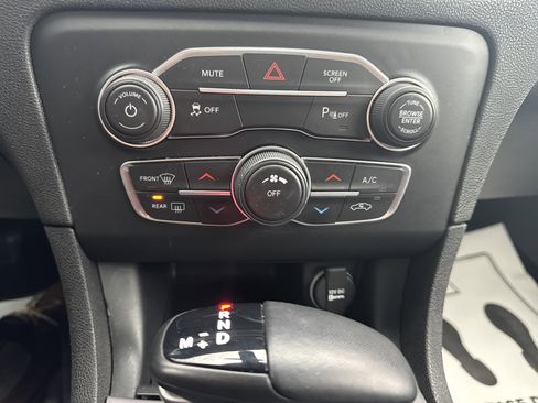 Used 2023 Dodge Charger SXT w/ Blacktop Package image 24