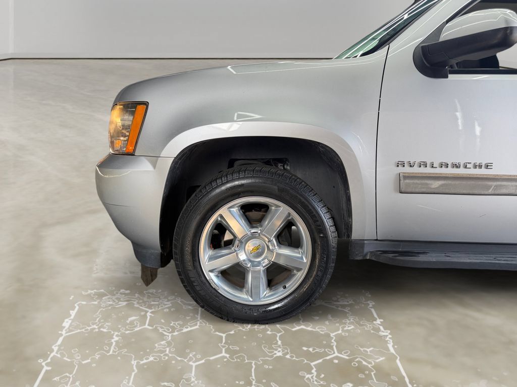 Used 2013 Chevrolet Avalanche LS RWD image 14