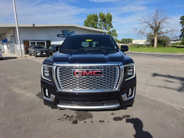 Used 2021 GMC Yukon Denali w/ Denali Premium Package AWD/4WD image 3