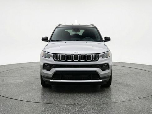 Used 2025 Jeep Compass Limited AWD/4WD image 2