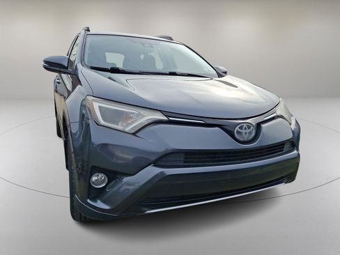 Used 2018 Toyota RAV4 XLE image 2