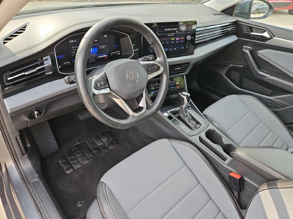 Used 2025 Volkswagen Jetta SE FWD image 15