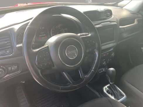 Used 2018 Jeep Renegade Altitude w/ Popular Equipment Group FWD image 16