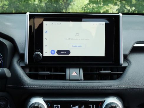 Used 2025 Toyota RAV4 XLE image 33