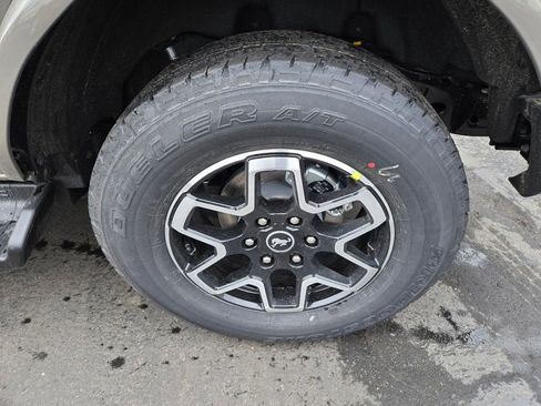 New 2025 Ford Bronco Outer Banks image 9